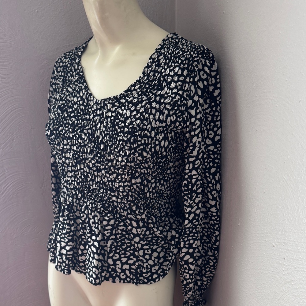 Japna blouse black print size small